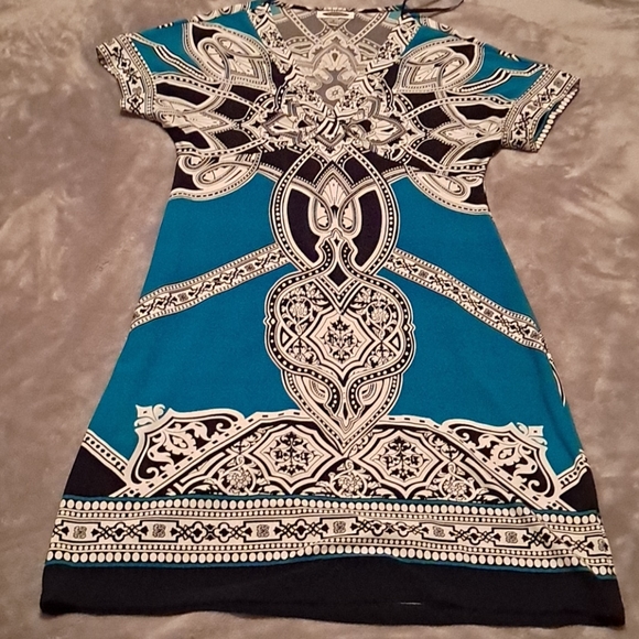 Intermission Dresses & Skirts - Beautiful size 8 dress with full front/back design